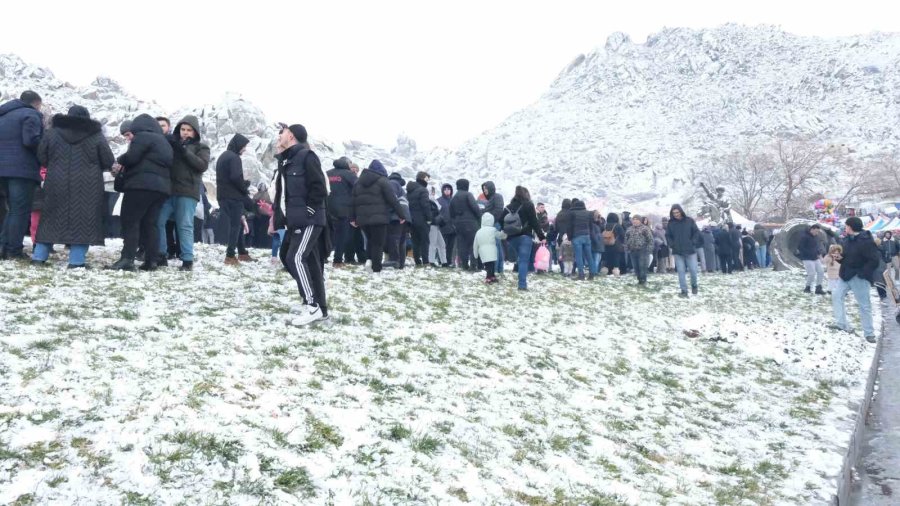 Geleneksel Sivrihisar Dövme Sucuk Festivaline Binlerce Vatandaş Akın Etti