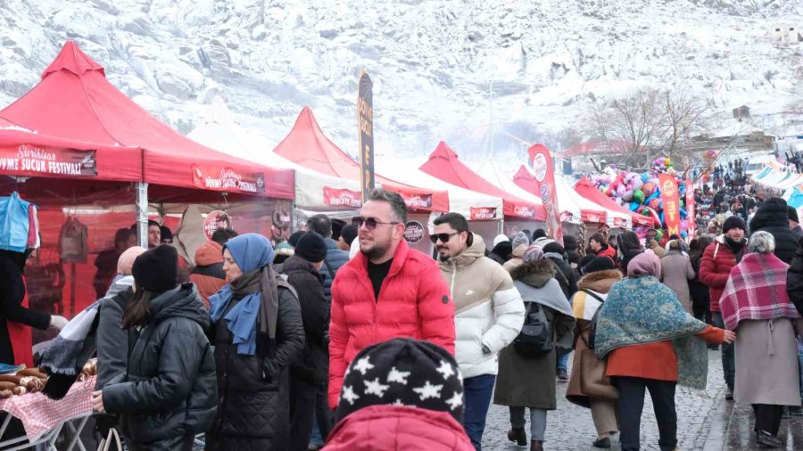 Geleneksel Sivrihisar Dövme Sucuk Festivaline Binlerce Vatandaş Akın Etti