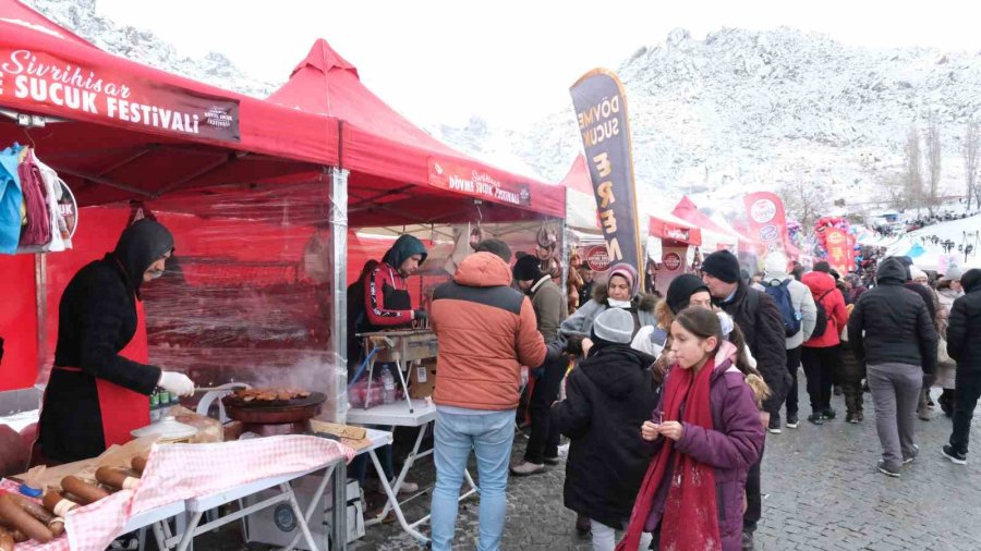 Geleneksel Sivrihisar Dövme Sucuk Festivaline Binlerce Vatandaş Akın Etti