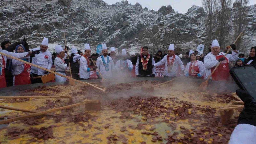 Geleneksel Sivrihisar Dövme Sucuk Festivaline Binlerce Vatandaş Akın Etti