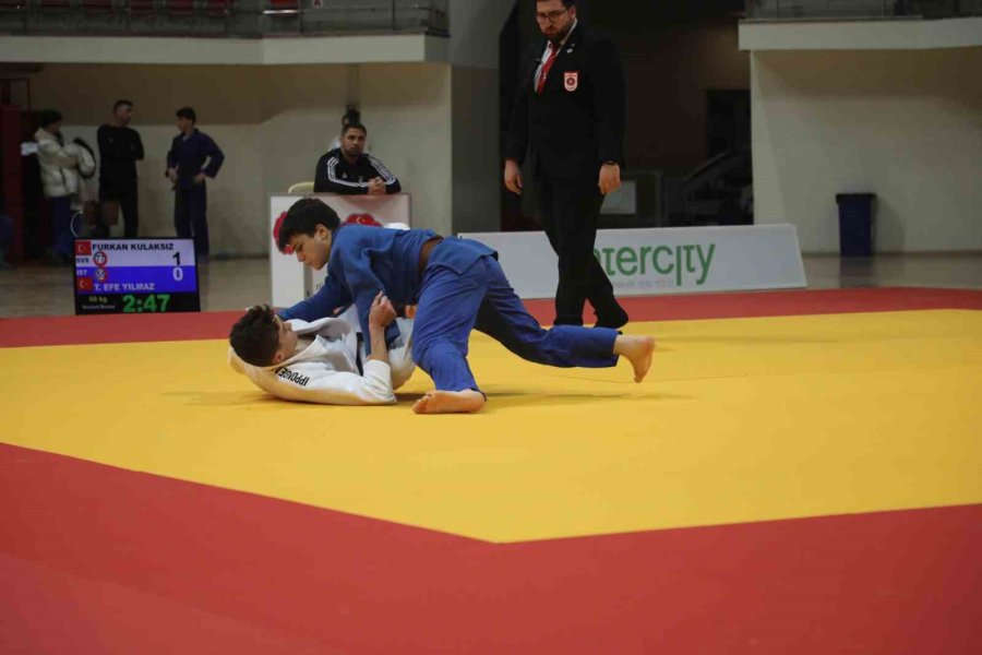 Ümitler Türkiye Judo Şampiyonası Konya’da Başladı