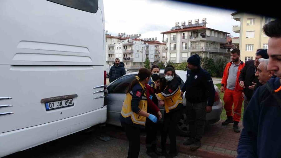 Kaldırımdaki Çöp Konteynerleri Şarampole Yuvarlanmasını Önledi, O Anlar Kamerada