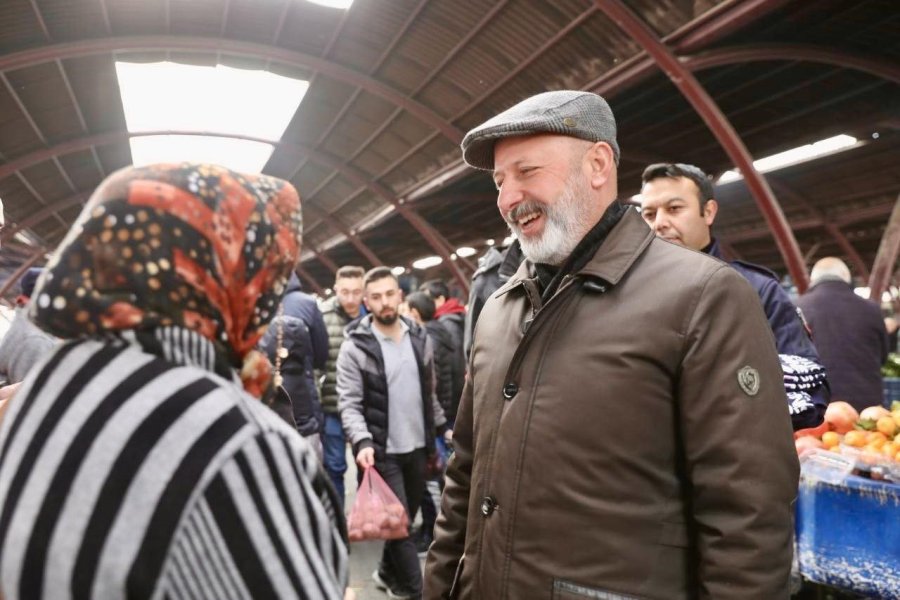 Başkan Çolakbayrakdar Esnaf Ve Vatandaşlarla Birlikte