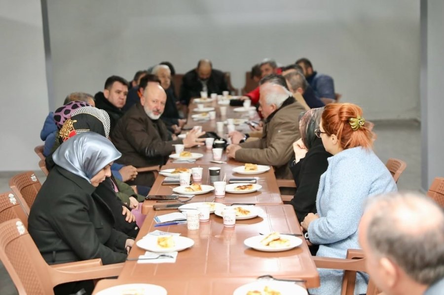 Başkan Çolakbayrakdar Esnaf Ve Vatandaşlarla Birlikte