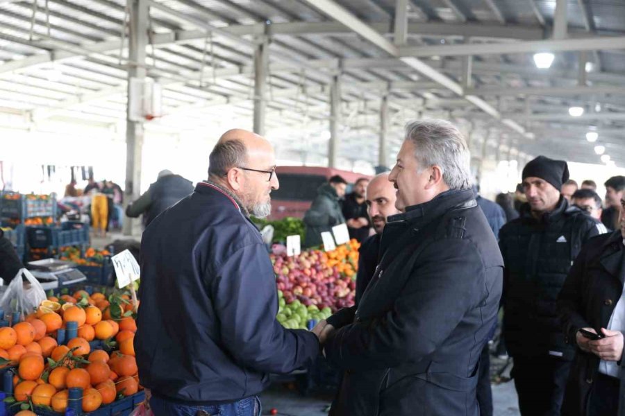 Başkan Palancıoğlu Esenyurt Pazar Yerinde Esnafı Ziyaret Etti