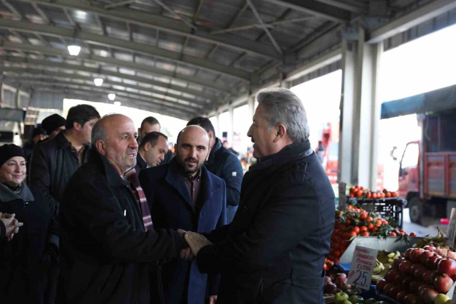 Başkan Palancıoğlu Esenyurt Pazar Yerinde Esnafı Ziyaret Etti