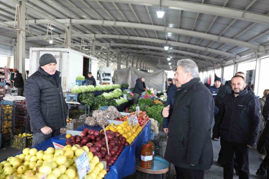 Başkan Palancıoğlu Esenyurt Pazar Yerinde Esnafı Ziyaret Etti