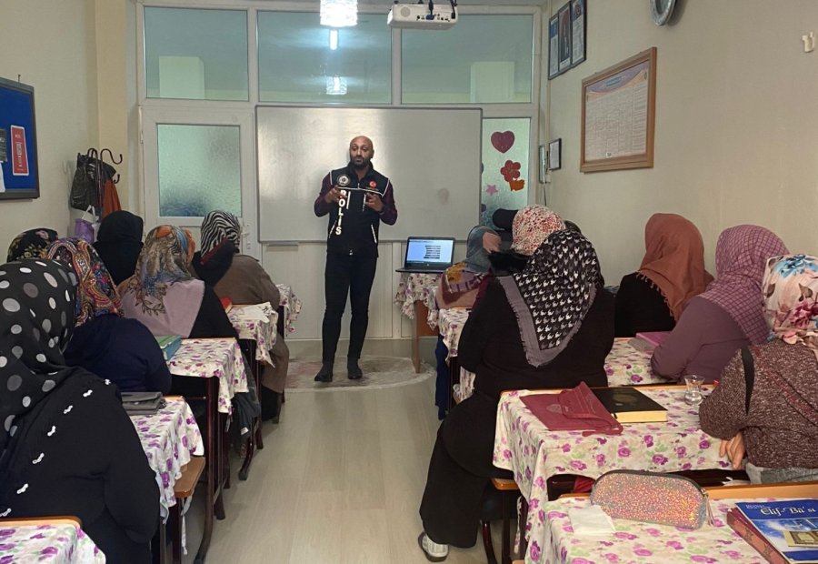 Mersin’de "en İyi Narkotik Polisi Anne" Projesi Eğitimleri Sürüyor