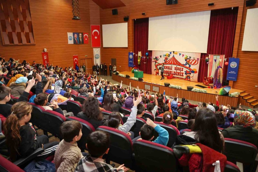 Başkan Yalçın Çocukların Tiyatro Sevincine Ortak Oldu