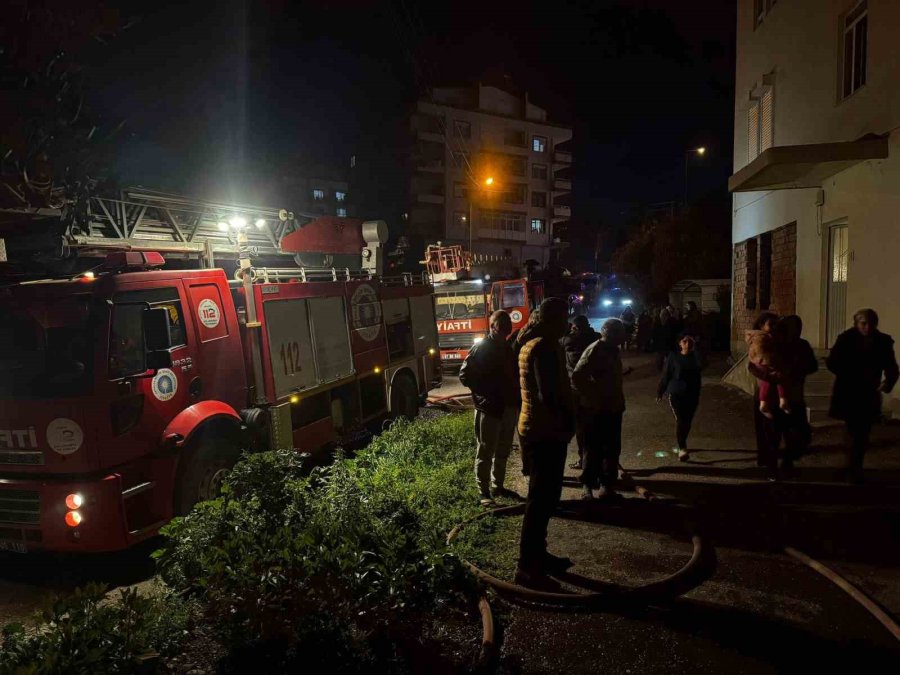 Alevlere Teslim Olan Ev Kullanılamaz Hale Geldi