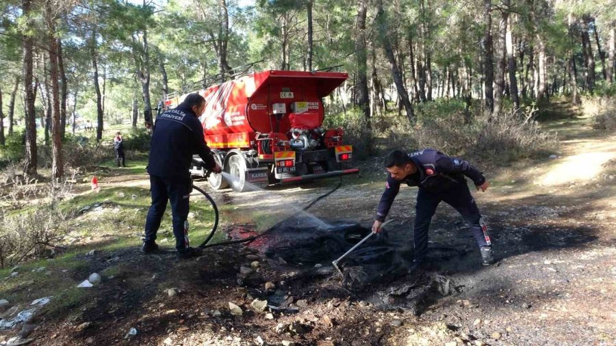 Ormanlık Alanda Yakılan Lastikler İtfaiye Ve Jandarmayı Alarma Geçirdi