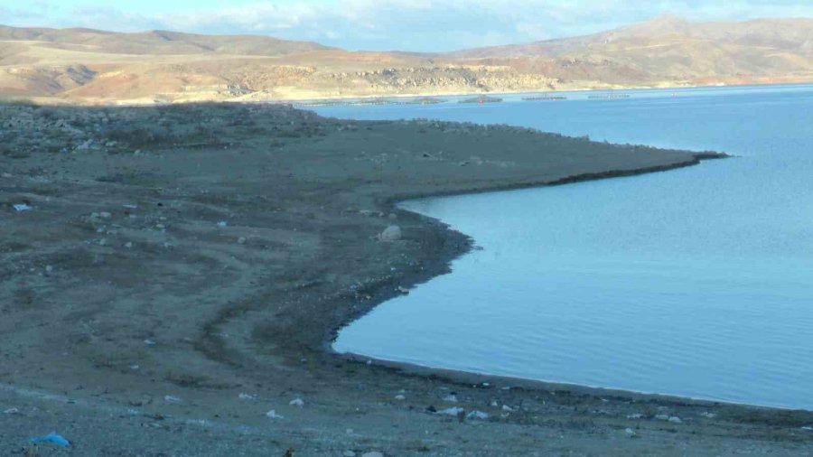 Yağış Olmadı, Yamula Barajı’nda Sular Çekildi