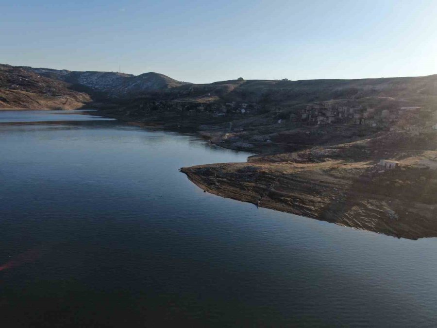 Yağış Olmadı, Yamula Barajı’nda Sular Çekildi