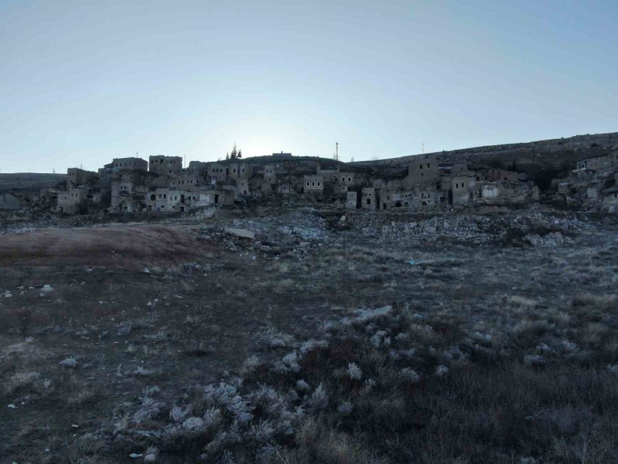 Yağış Olmadı, Yamula Barajı’nda Sular Çekildi