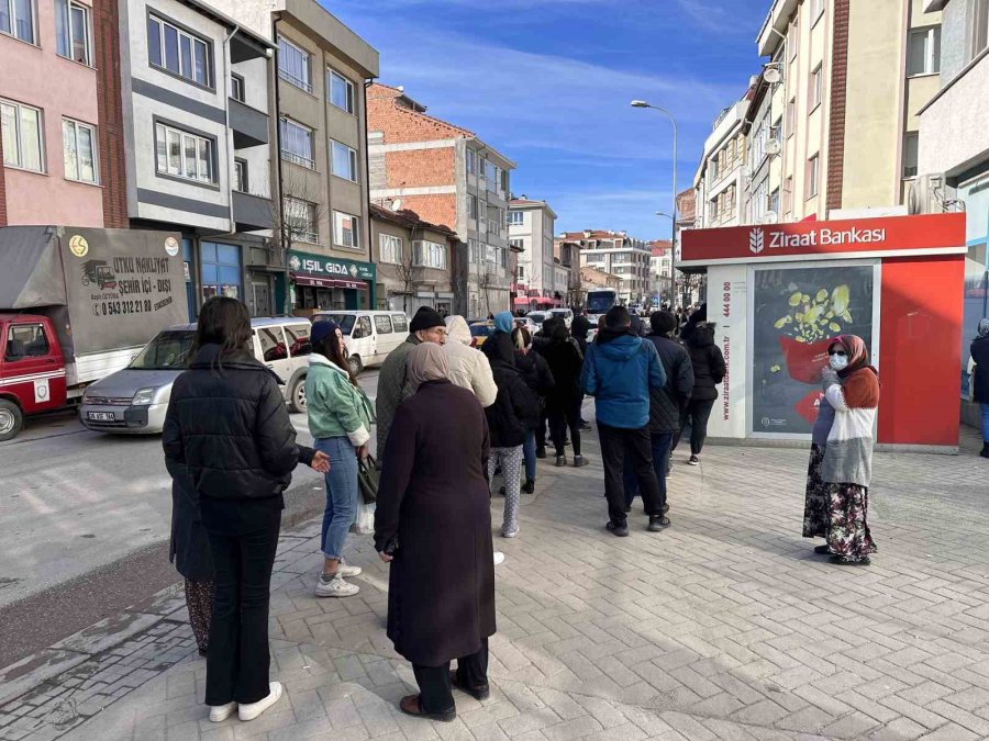 Hatipoğlu ‘sumatik’ Kuyruğu Oluşturan Vatandaşlara Çözüm Sözü Verdi