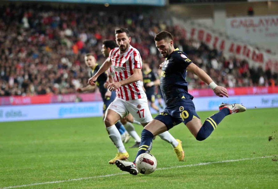 Trendyol Süper Lig: Antalyaspor: 0 - Fenerbahçe: 0 (maç Devam Ediyor)