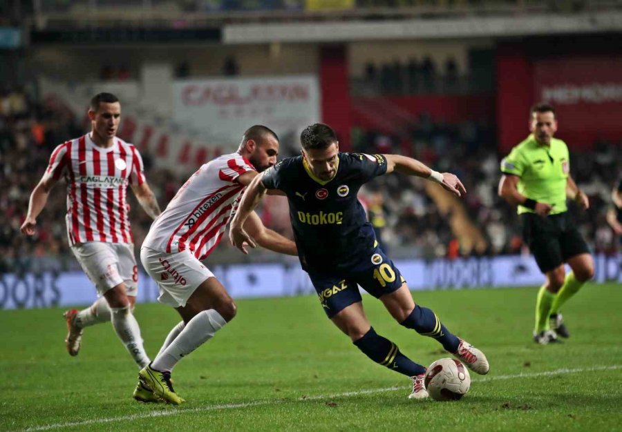 Trendyol Süper Lig: Antalyaspor: 0 - Fenerbahçe: 1 (ilk Yarı)