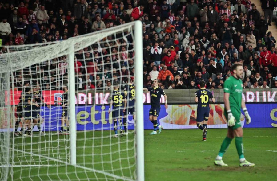 Trendyol Süper Lig: Antalyaspor: 0 - Fenerbahçe: 1 (ilk Yarı)