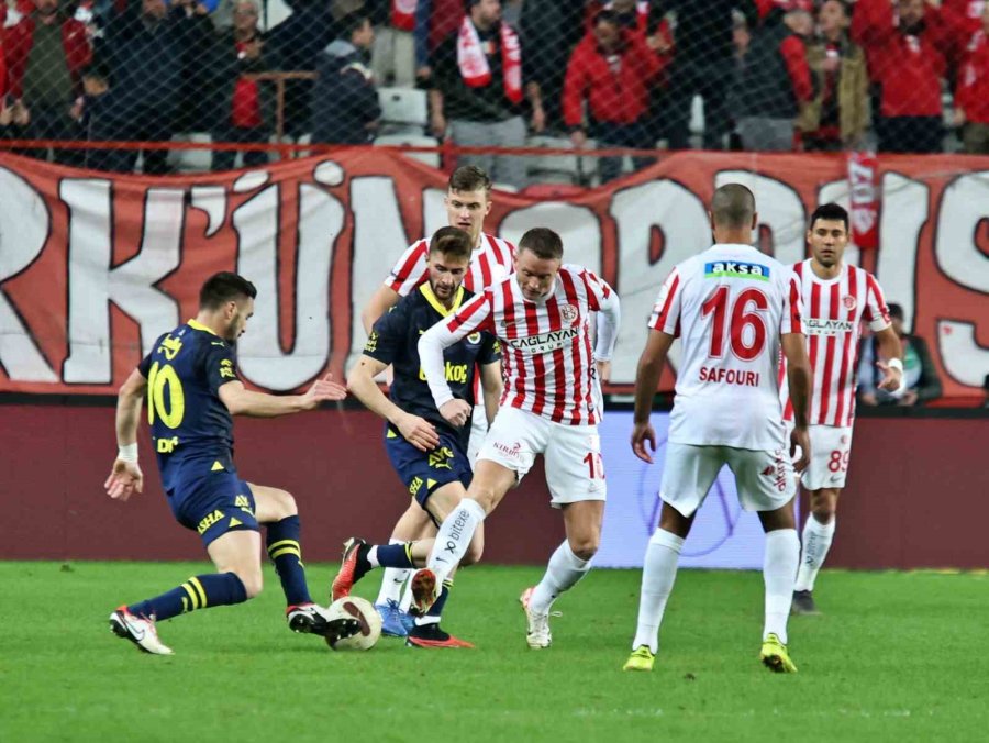 Trendyol Süper Lig: Antalyaspor: 0 - Fenerbahçe: 1 (ilk Yarı)