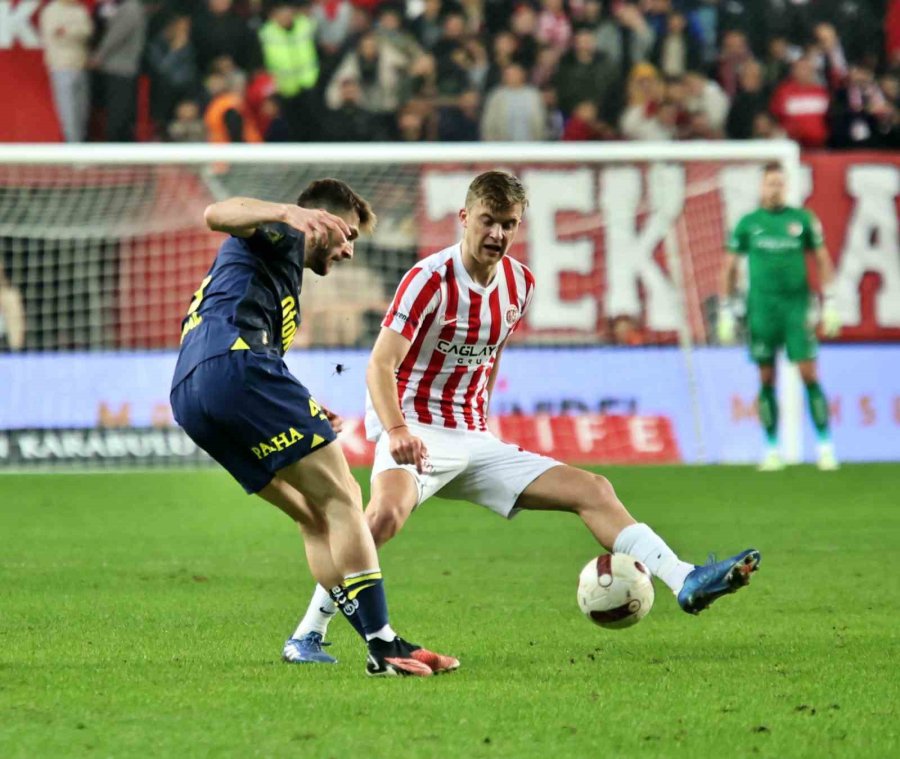 Trendyol Süper Lig: Antalyaspor: 0 - Fenerbahçe: 1 (ilk Yarı)