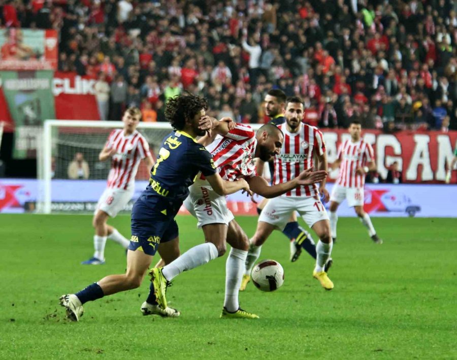 Trendyol Süper Lig: Antalyaspor: 0 - Fenerbahçe: 1 (ilk Yarı)