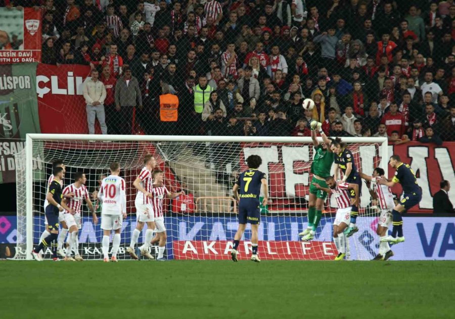 Trendyol Süper Lig: Antalyaspor: 0 - Fenerbahçe: 1 (ilk Yarı)