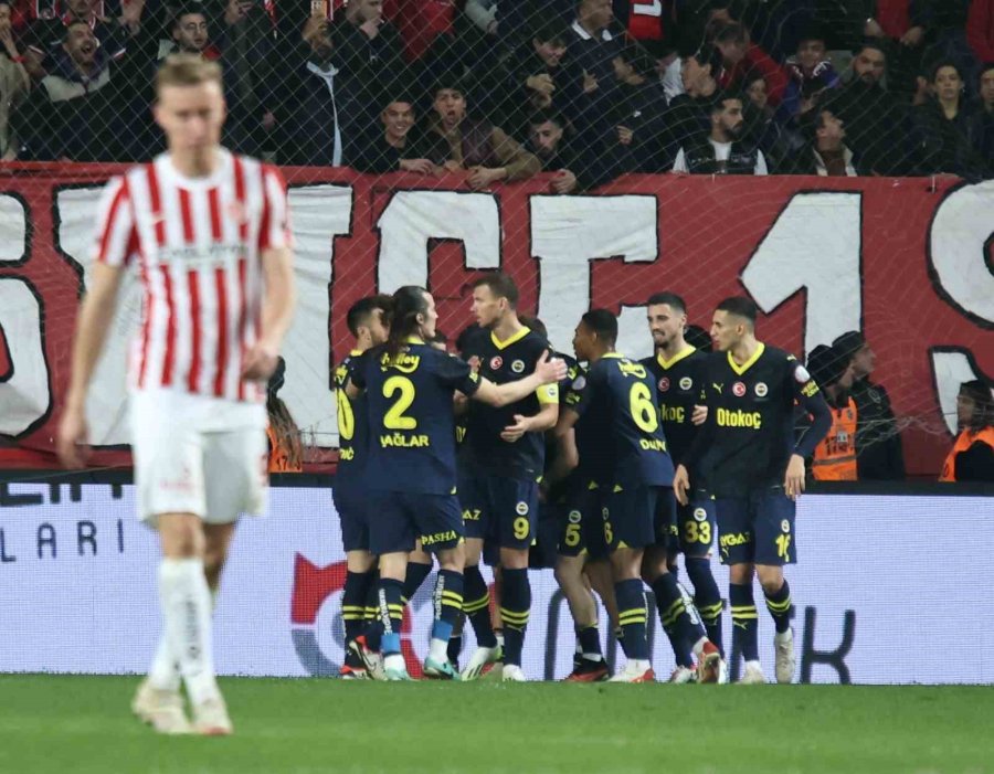 Trendyol Süper Lig: Antalyaspor: 0 - Fenerbahçe: 1 (ilk Yarı)