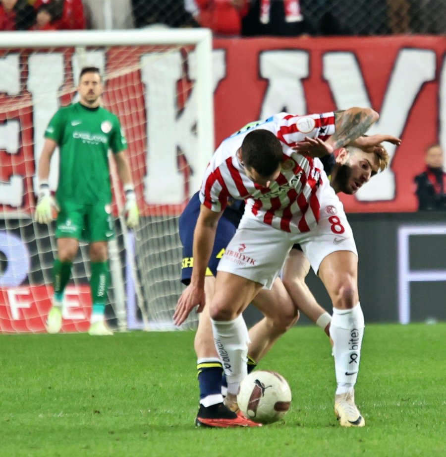 Trendyol Süper Lig: Antalyaspor: 0 - Fenerbahçe: 1 (ilk Yarı)