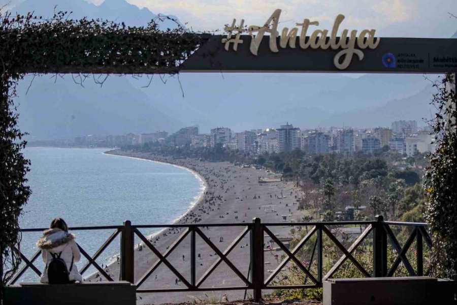 Yurdun Dört Bir Yanında Kar, Antalya’da Yaz