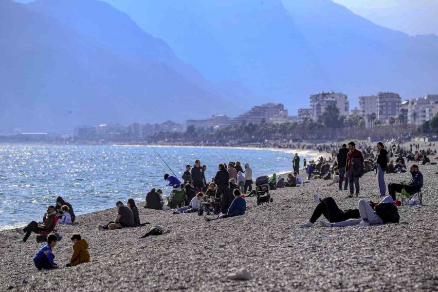 Yurdun Dört Bir Yanında Kar, Antalya’da Yaz