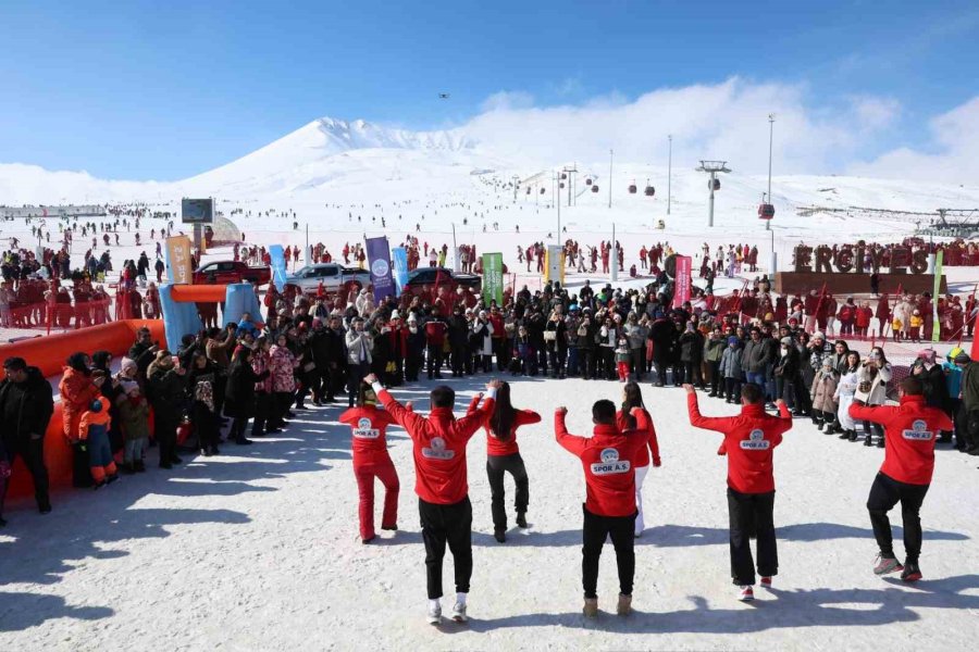 Başkan Büyükkılıç, Erciyes’teki Muhteşem Kış Festivaline Katıldı