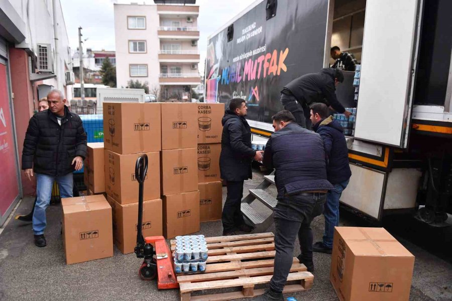 Mersin Büyükşehir Belediyesi Depremzedelerin Yanında Oldu