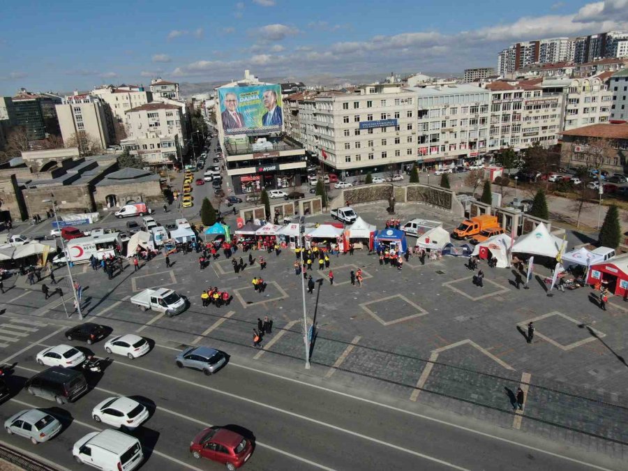 Asrın Felaketinde Fedakarca Çalışan Ekipler, Vatandaşları Bilinçlendirdi