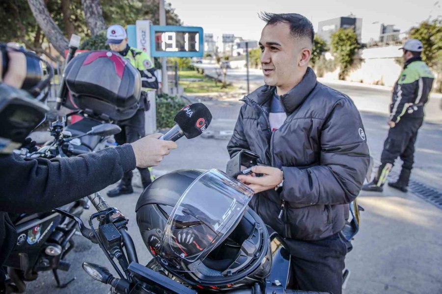 Yolu 3 Dakika Kısaltmak İçin 690 Tl Ödediler, Polisi Görünce Şaşkına Döndüler