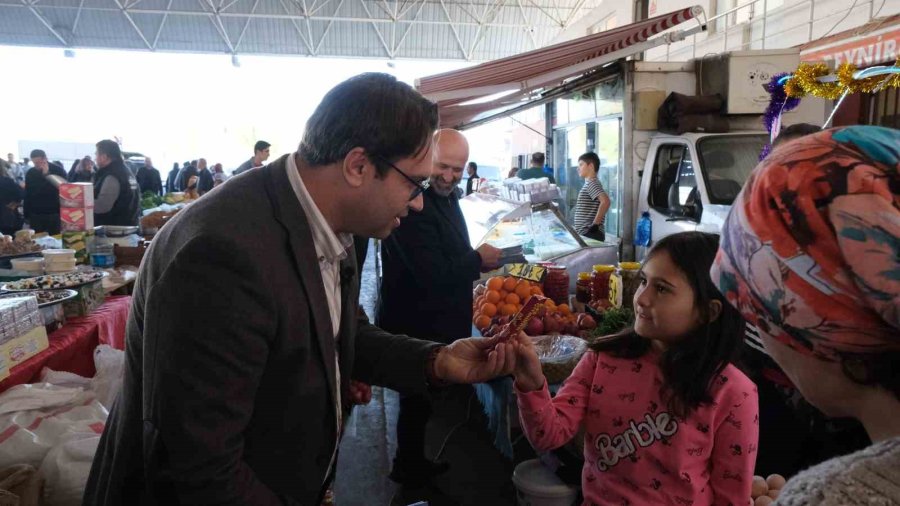 Mimar Emre Afacan, Sahanın Yanında Sosyal Medyada Vatandaşla Buluşuyor