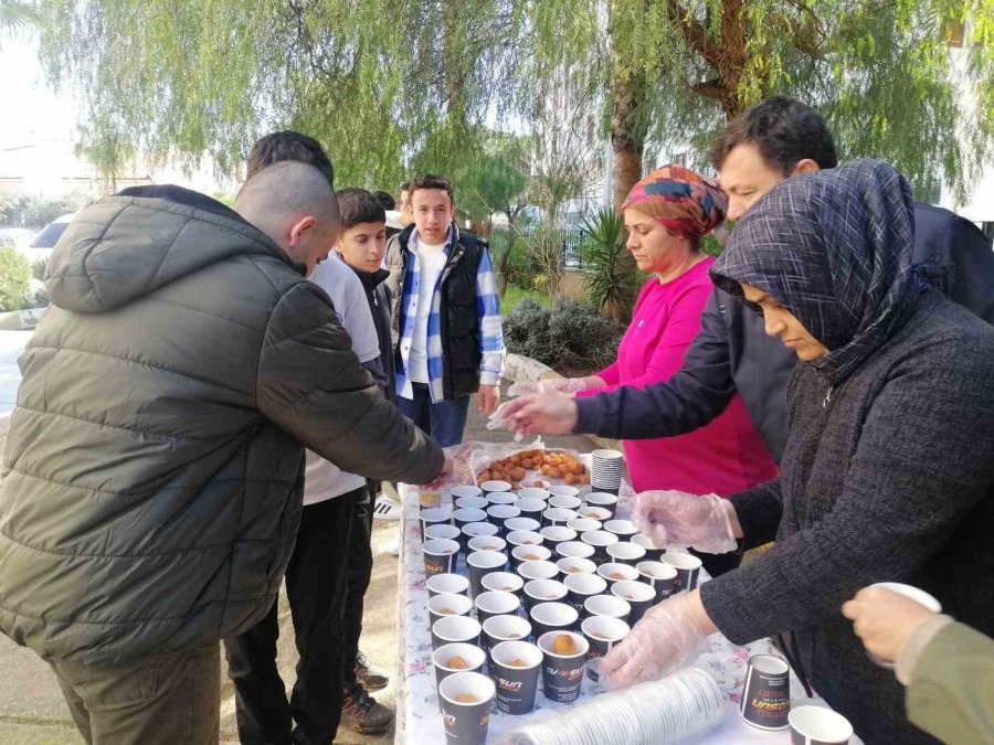 6 Şubat Depreminde Hayatını Kaybeden Vatandaşlar Anısına Lokma Dağıtıldı