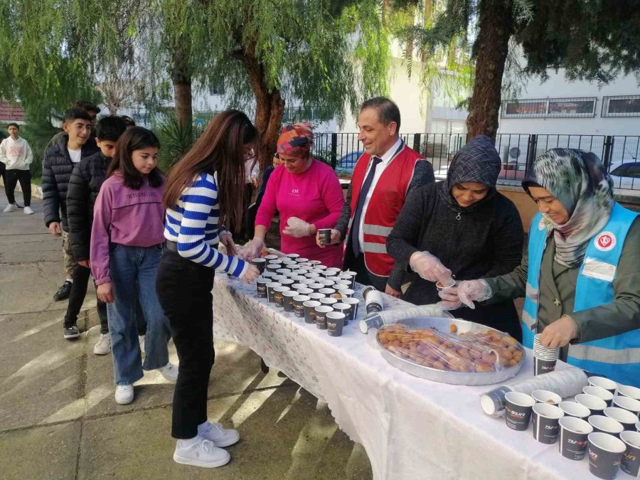 6 Şubat Depreminde Hayatını Kaybeden Vatandaşlar Anısına Lokma Dağıtıldı