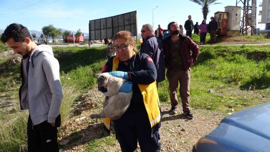 Tutuşan İzolasyon Malzemeleri Çatıyı Küle Çevirdi, Bina Sakinleri Gözyaşlarına Hakim Olamadı