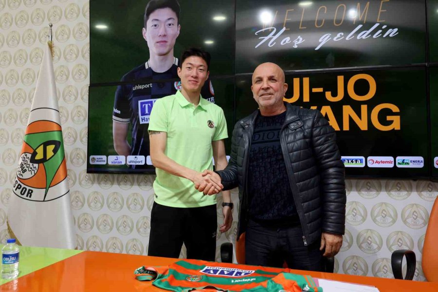 Alanyaspor Güney Koreli Forvet Hwang’ı Kadrosuna Kattı