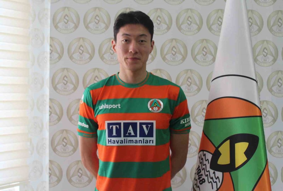 Alanyaspor Güney Koreli Forvet Hwang’ı Kadrosuna Kattı