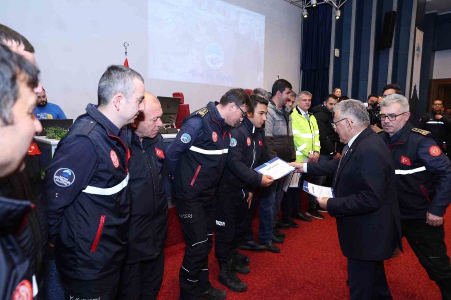 Başkan Büyükkılıç’tan Depremin İsimsiz Kahramanlarına Teşekkür Belgesi