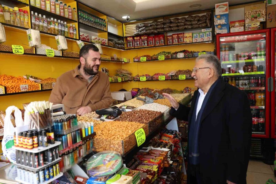 Başkan Büyükkılıç, Yoğunburç’ta Esnafla Kucaklaştı