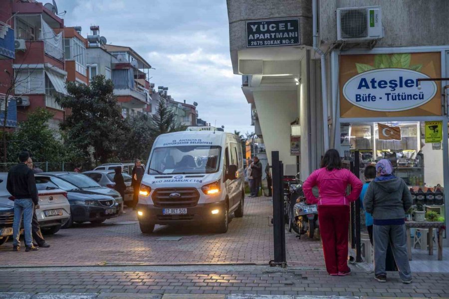 Dinlenmek İçin Geçtiği Odasında Ailesi Tarafından Cansız Bedeni Bulundu