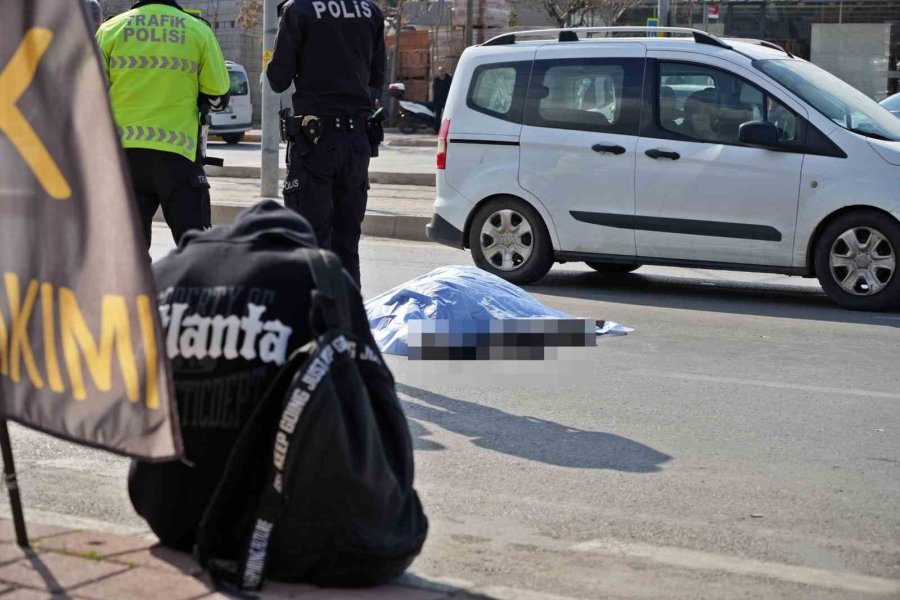 Yaya Geçidi Eceli Oldu, Kamyonetin Yol Verdiği Yayalara Otomobil Çarptı: 1 Ölü, 1 Yaralı