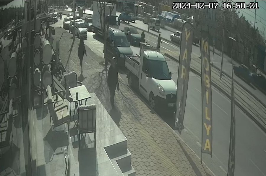 Yaya Geçidi Eceli Oldu, Kamyonetin Yol Verdiği Yayalara Otomobil Çarptı: 1 Ölü, 1 Yaralı