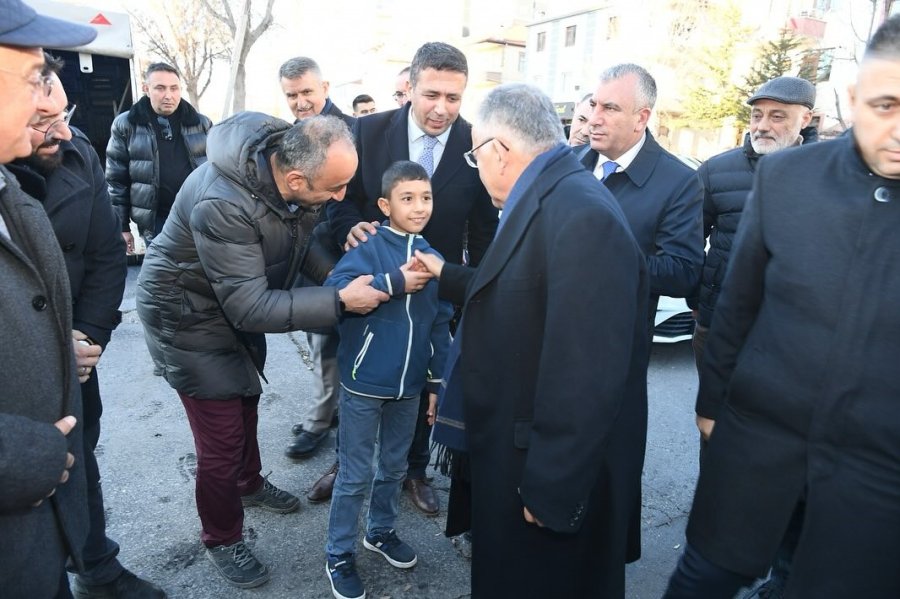 Başkan Büyükkılıç’tan Esenyurt Semt Pazarı’na Ziyaret