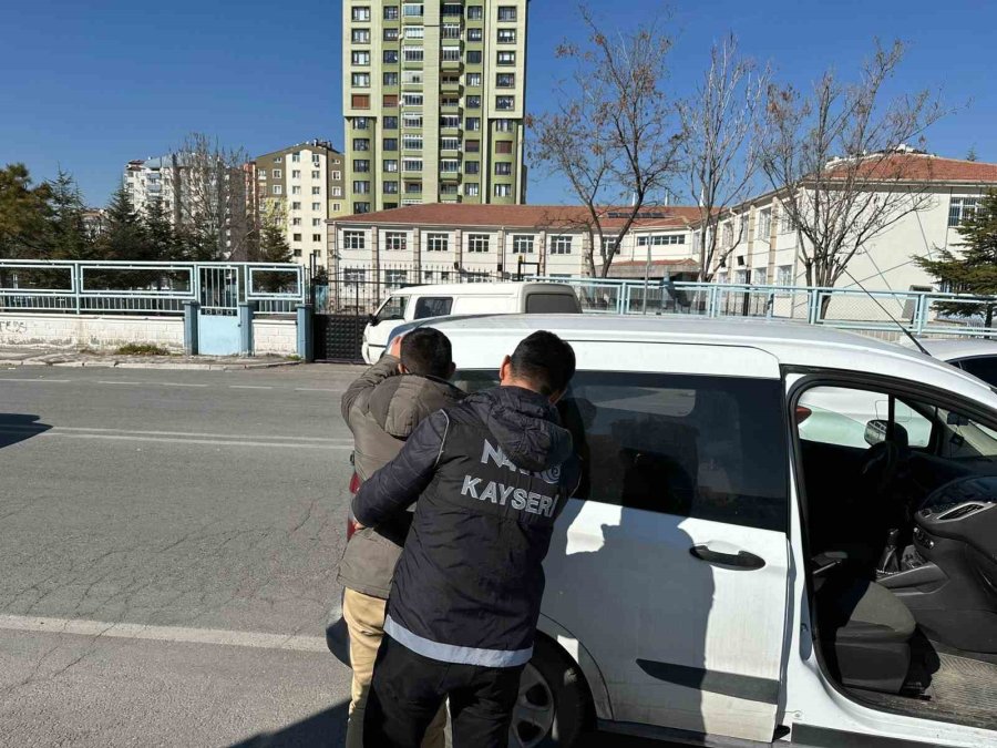 Polis Ekiplerinden Okul Çevresinde ‘uyuşturucu’ Denetimi