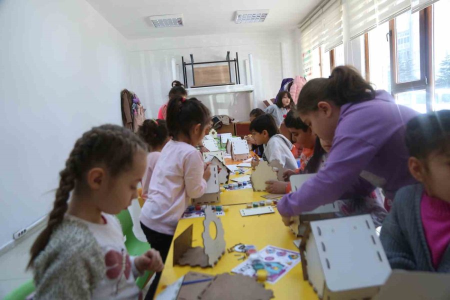 Melikgazi’nin Eğlenceli Atölyelerinde Çocuklar Hem Eğlendi Hem Öğrendi