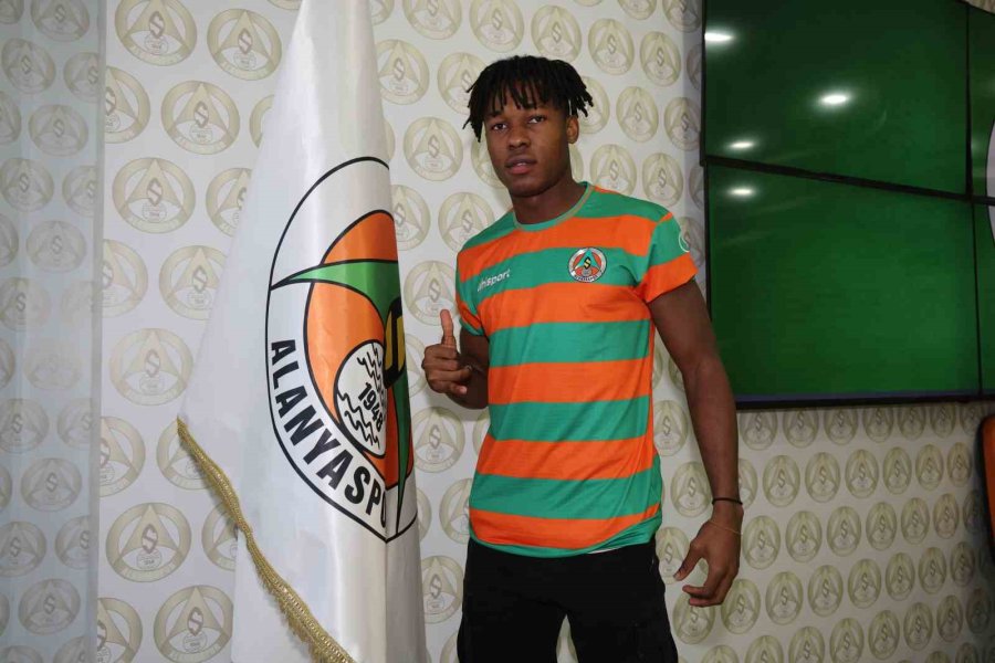 Alanyaspor, Nijeryalı Genç Futbolcu Akinlosotu İle Profesyonel Sözleşme İmzaladı