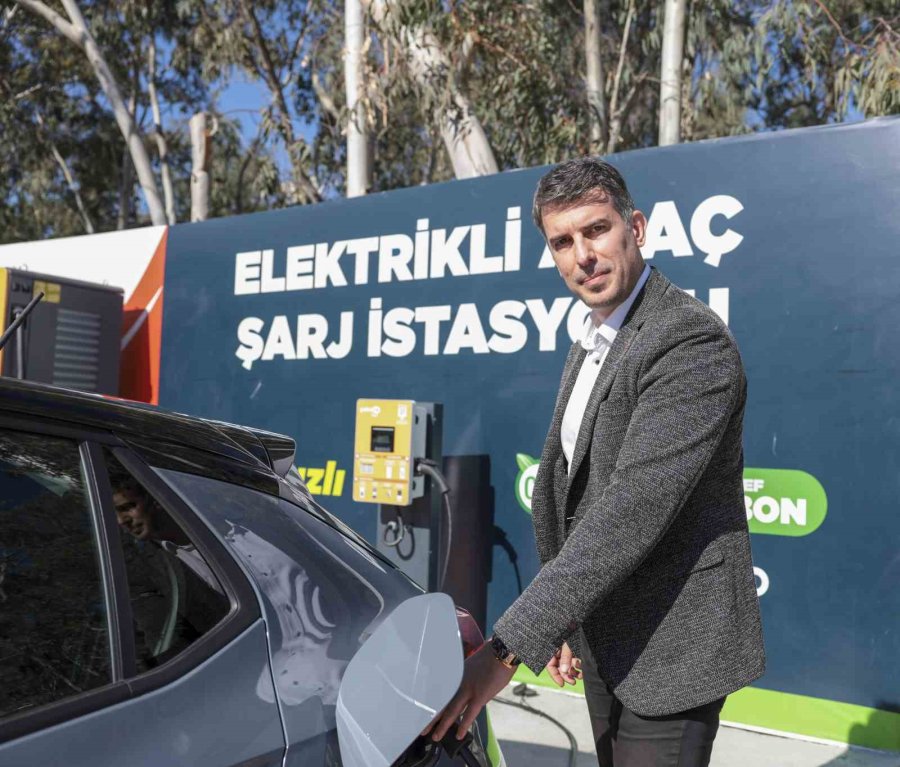 Büyükşehir Belediyesi 25 Elektrikli Araç Şarj İstasyonu Kurdu